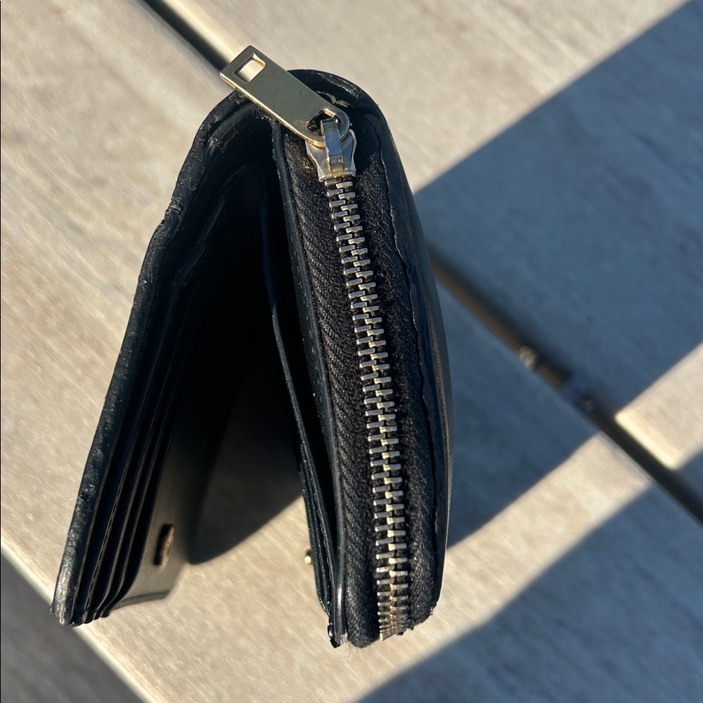 Saint Laurent (YSL) Black Leather Compact Wallet - Picture 5 of 9